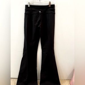 LULULEMON BLACK FLARE LEGGINGS